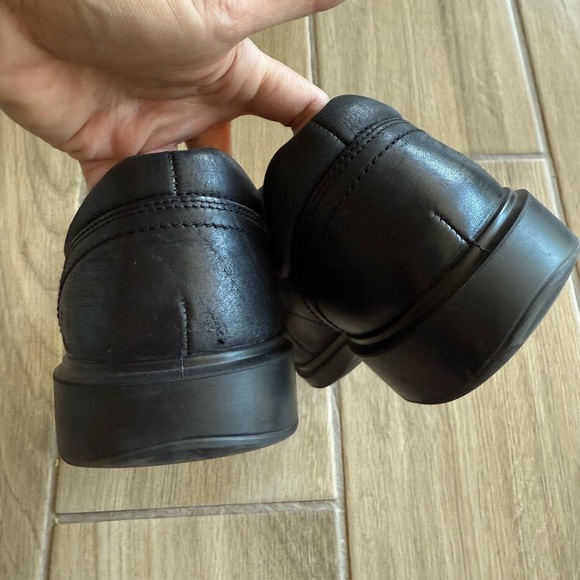 ECCO Helsinki 2.0 Slip On Shoes - Picture 4 of 11